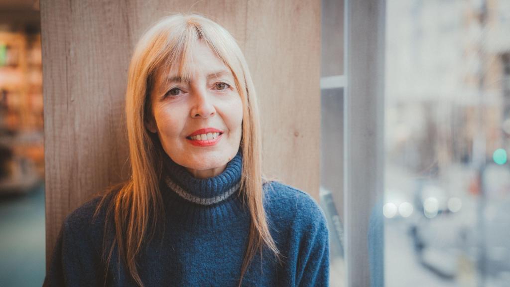 La escritora posa para Magas.