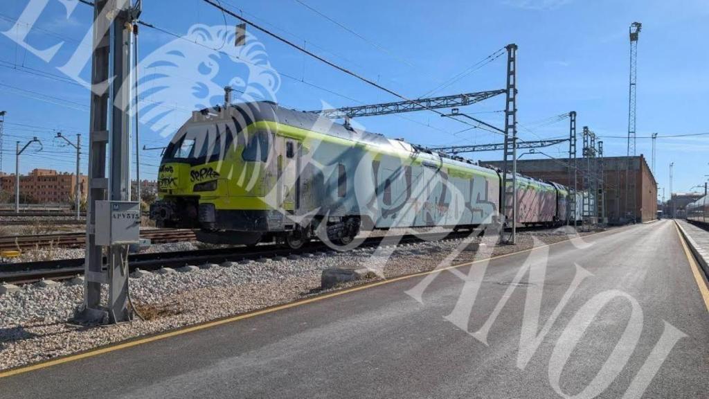 Imagen tren auscultador vandalizado