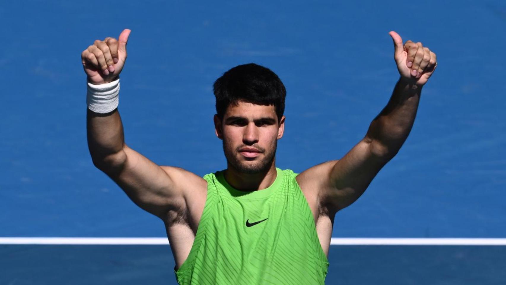 Carlos Alcaraz celebra una victoria en el Open de Australia 2026