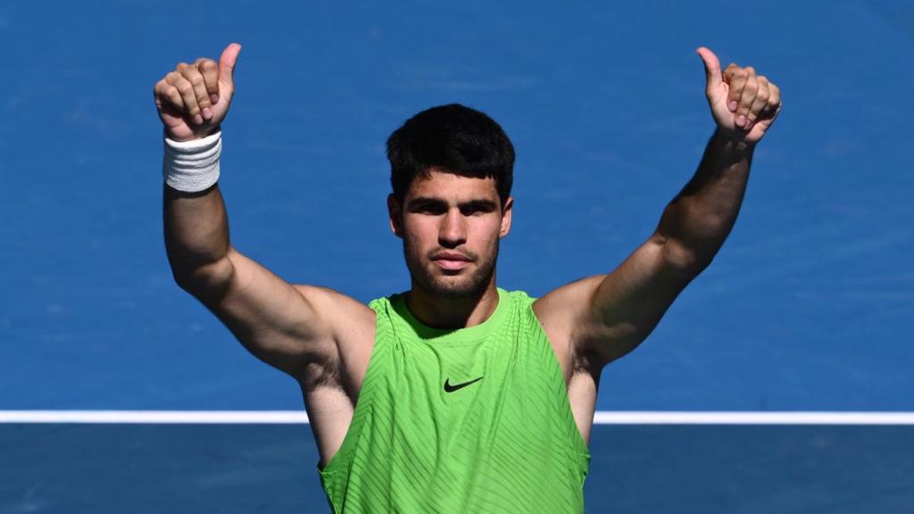 Carlos Alcaraz celebra una victoria en el Open de Australia 2026