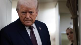 Donald Trump este jueves en el Air Force One tras acudir al Foro Económico de Davos.