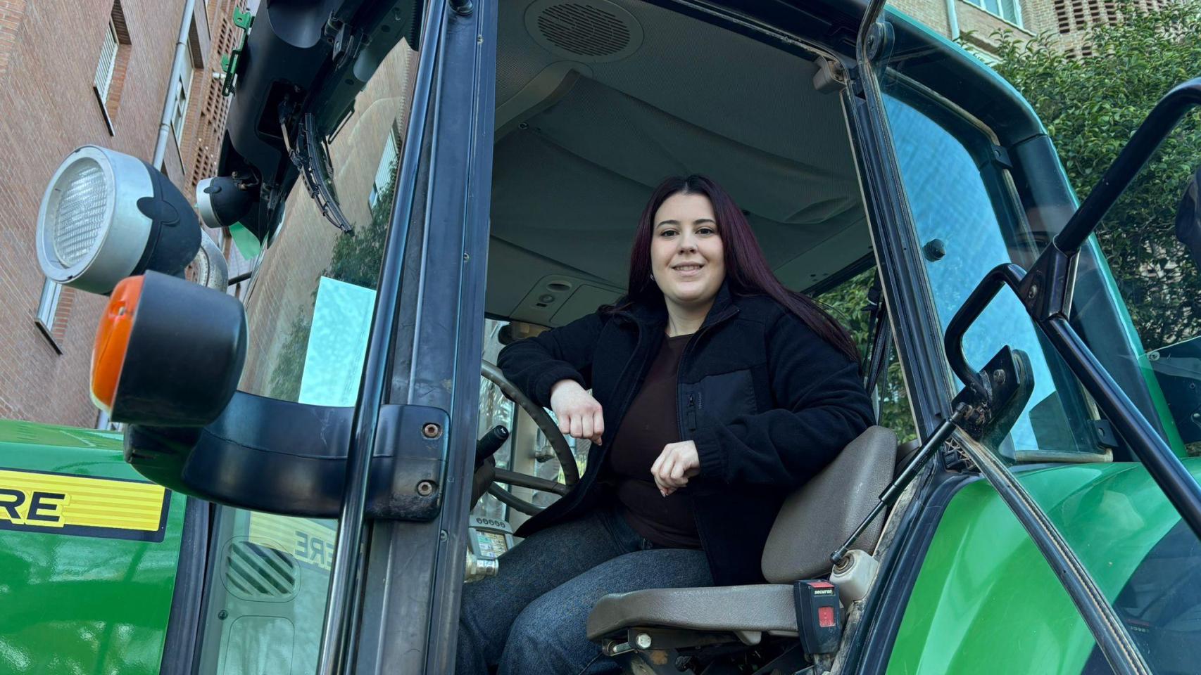 Andrea, agricultora de 27 años, en la tractorada de este viernes en Zaragoza.