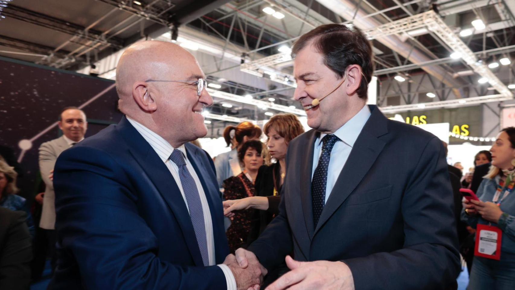 Carnero junto a Mañueco en Fitur.