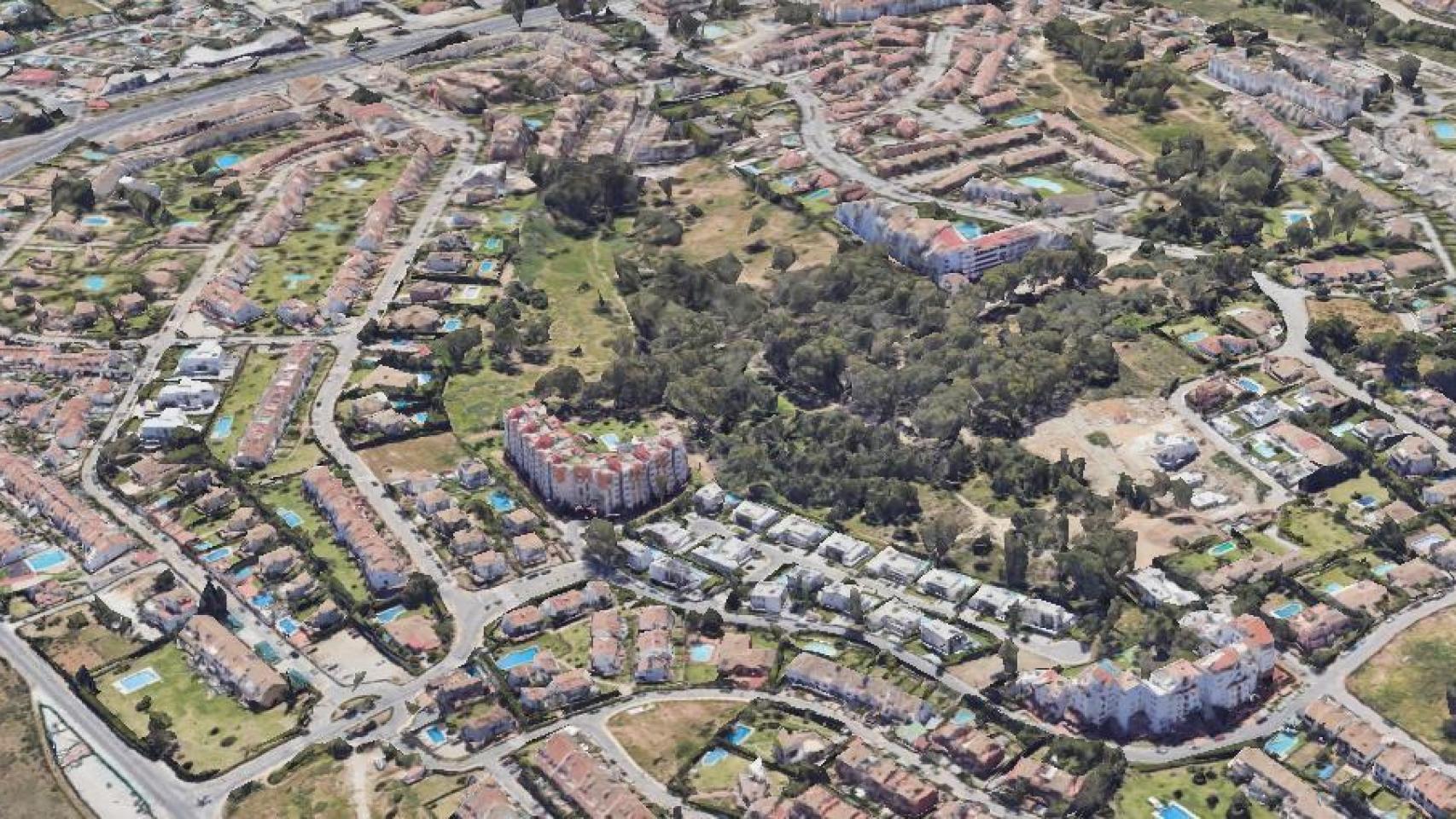 Vista de los terrenos sobre los que se planea el nuevo club deportivo en Estepona.