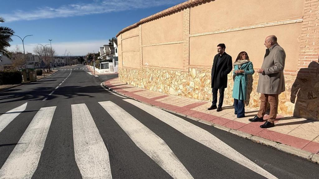 Charo Navas visitando las acciones llevadas a cabo a través del Plan Viales, Asfaltado y Acerado.