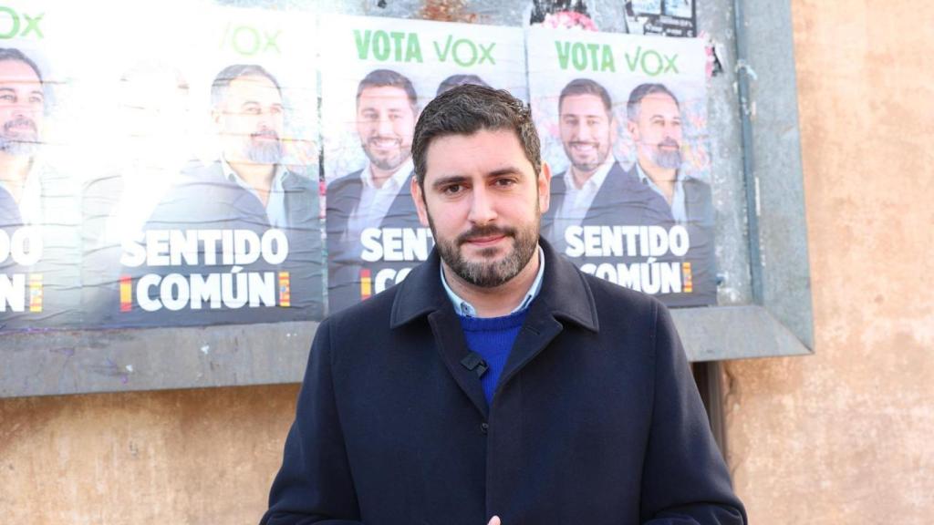 Alejandro Nolasco, en el acto de pegada de carteles de Vox