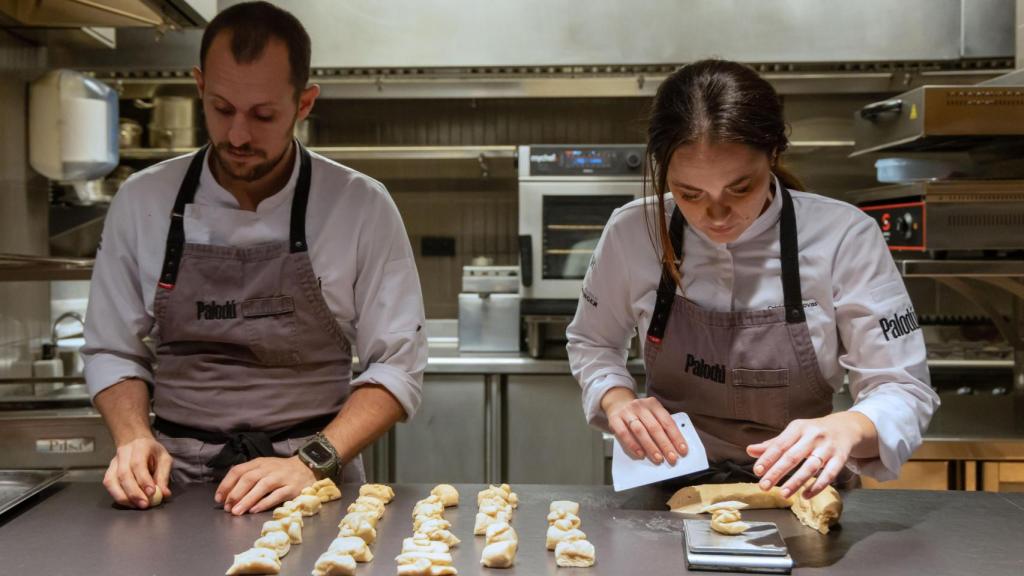 Los chefs, en la cocina de Palodú.