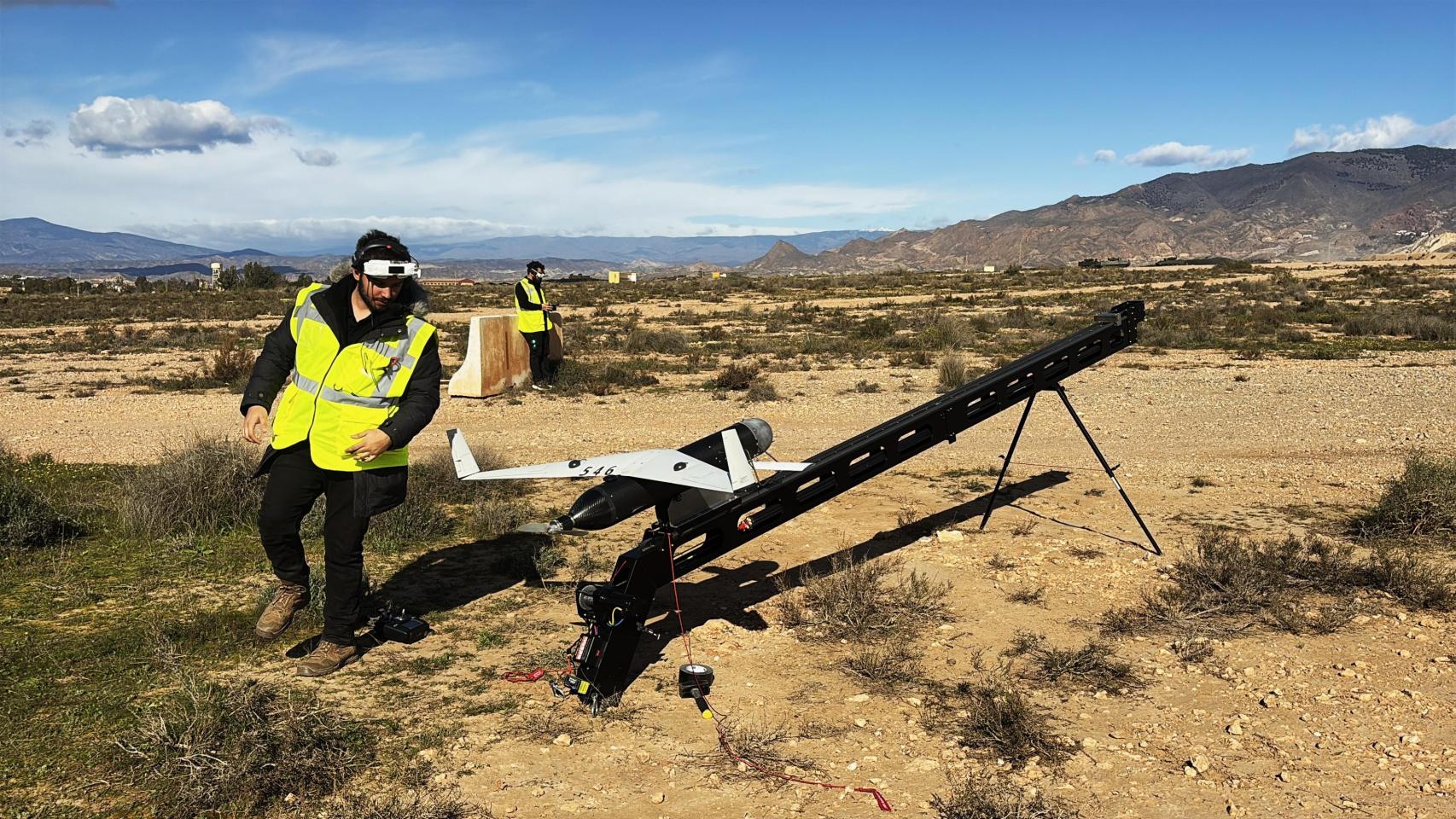 Dron interceptor Hornet en su catapulta de lanzamiento