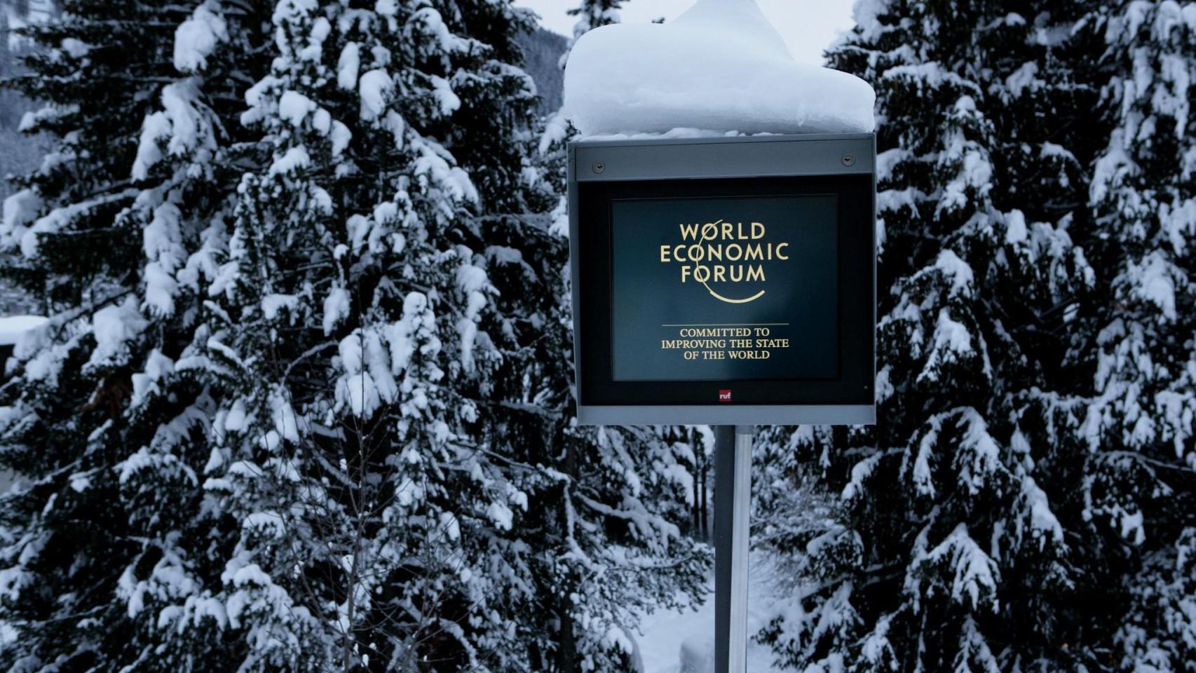 Cartel del Foro Económico Mundial en la ciudad de Davos (Suiza).