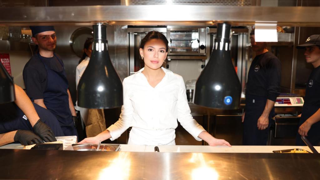 Yasmina Hayek en la cocina de Em Sherif.