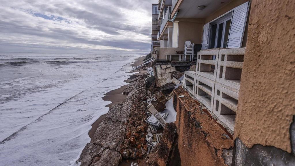 Daños del temporal sobre un edificio de Tavernes de la Valldigna. EE