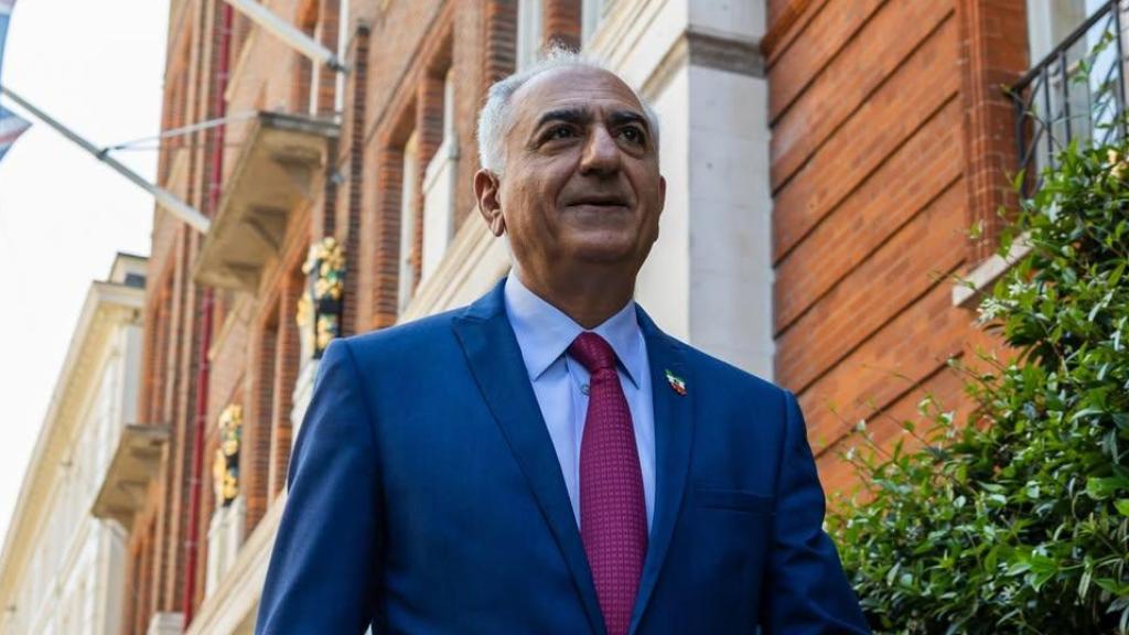 Reza Pahlaví, heredero al trono de Irán, se ha convertido en una de las voces más críticas contra el régimen de los ayatolás en el exilio.