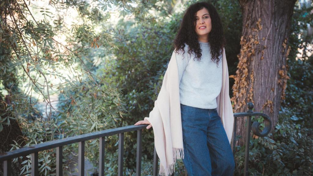 Aliyeh Ataei ante el objetivo.