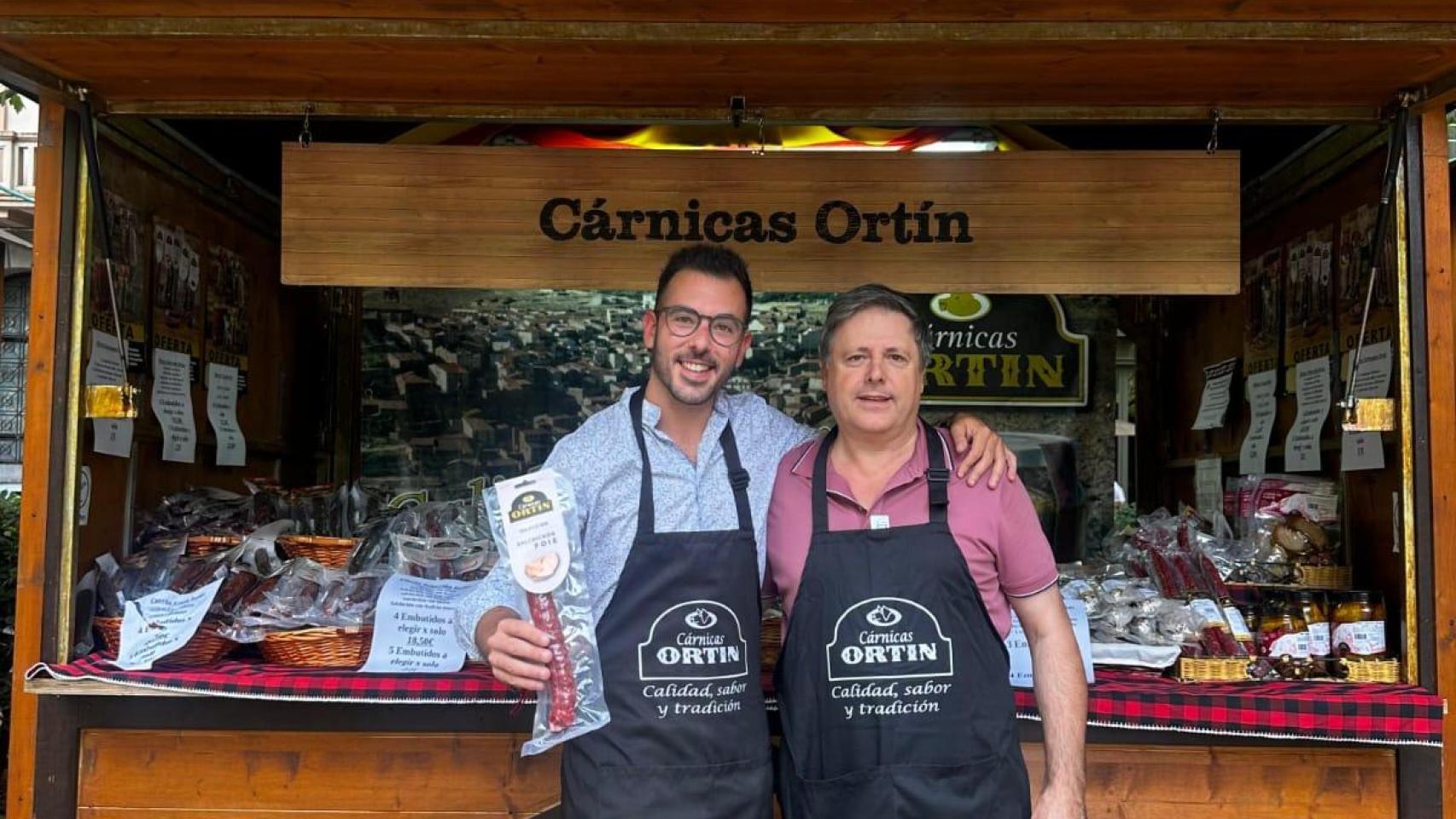 Ovidio (dcha) junto a su hijo.