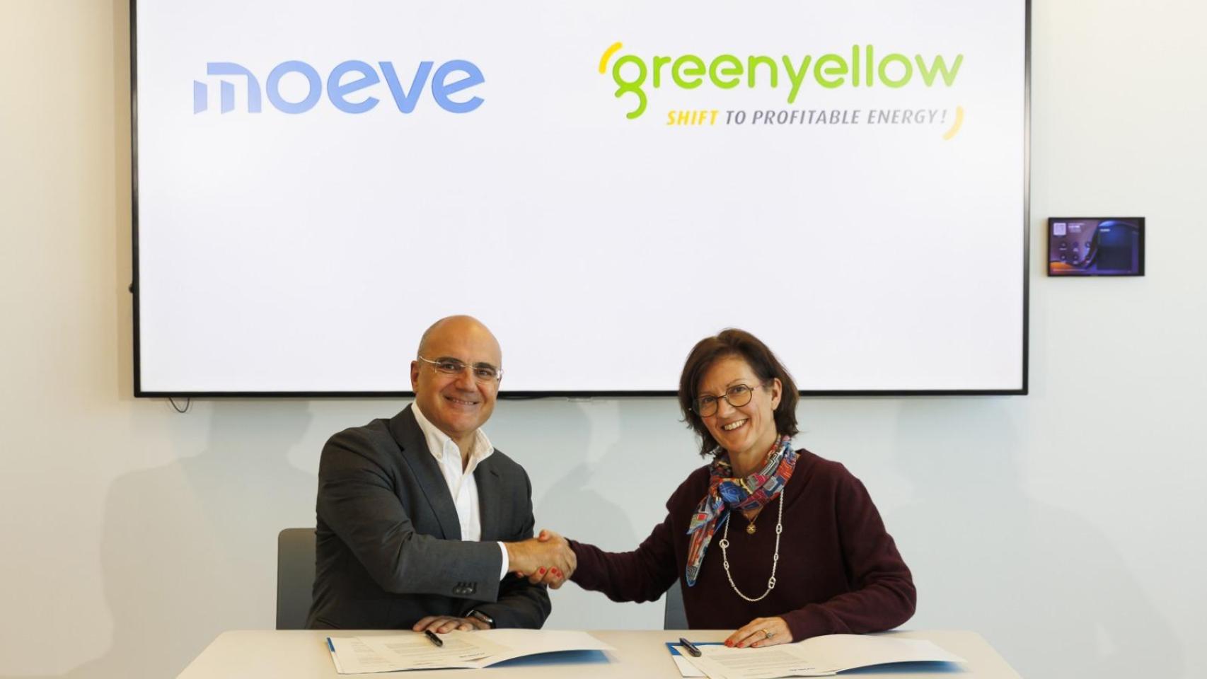 Carlos Barrasa, vicepresidente ejecutivo de Commercial & Clean Energies de Moeve, y Anne de Bagneux, Group Chief Commercial Officer de GreenYellow.