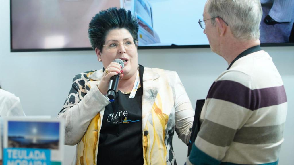 Maite Serrat y el gerente del restaurante.