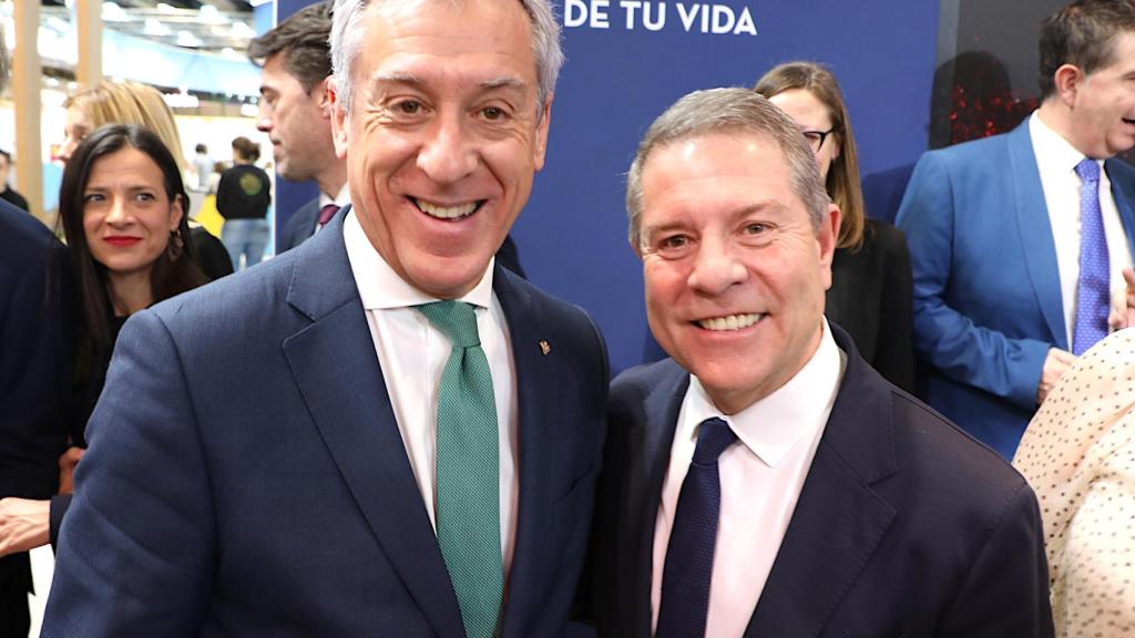 Javier López Martín, presidente de Eurocaja Rural, junto a Emiliano García-Page.