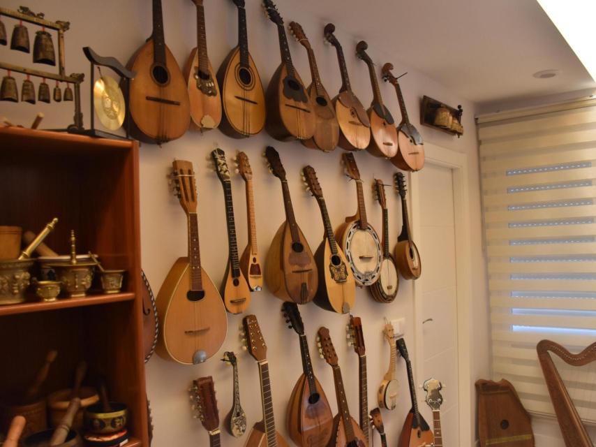 Los casi 800 instrumentos están en una habitación de la casa de Luis Antonio