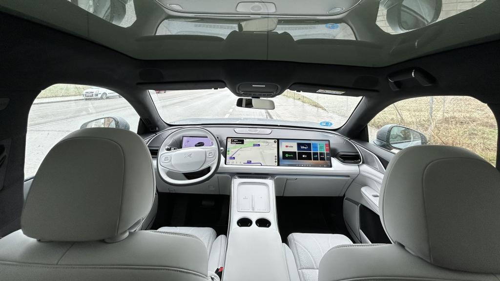 Puesto de conducción del Xpeng G9