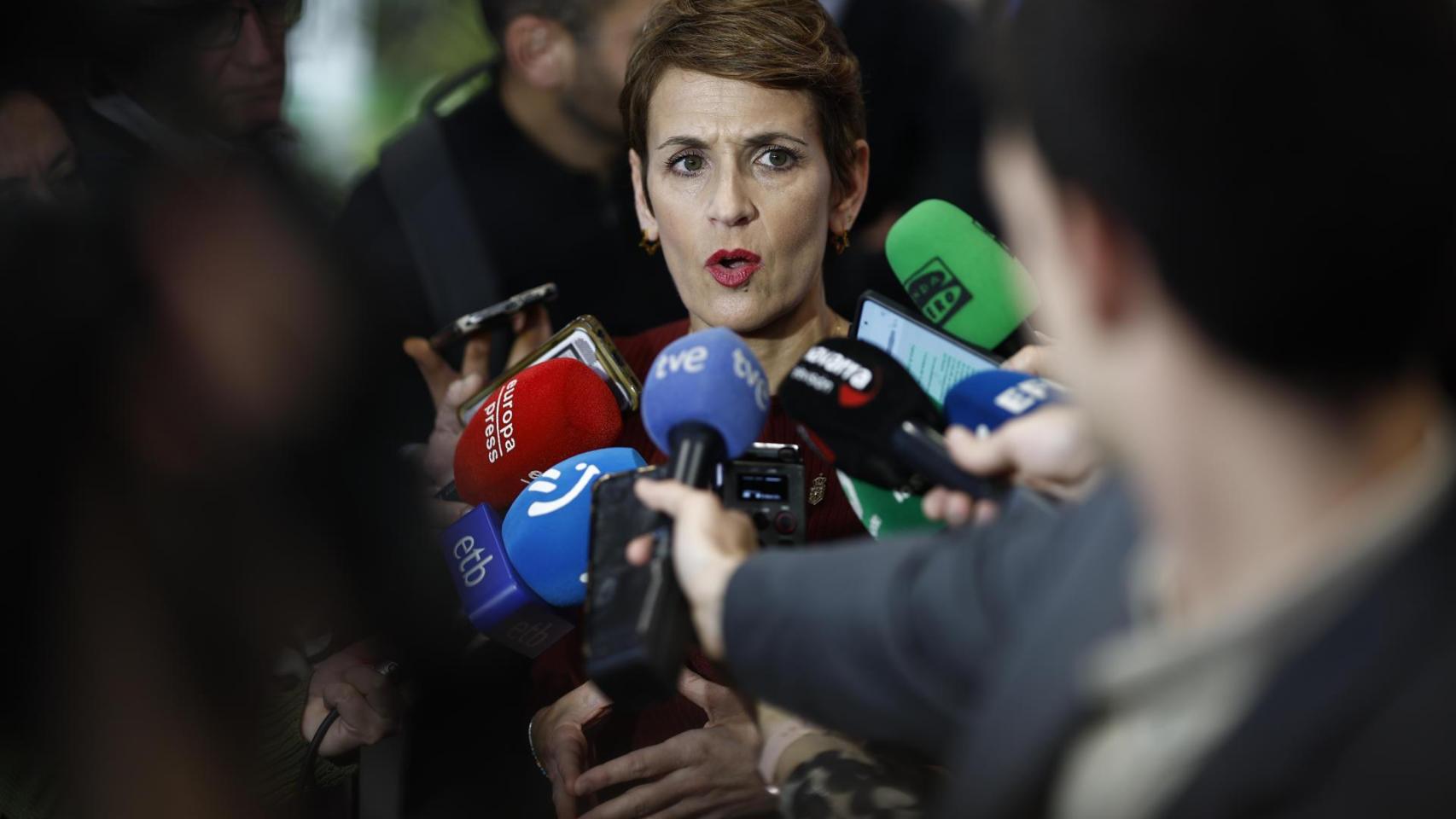 La presidenta del Gobierno de Navarra, María Chivite, preside el acto institucional del Día de Navarra en Fitur, este viernes.