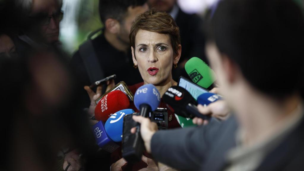 La presidenta del Gobierno de Navarra, María Chivite, preside el acto institucional del Día de Navarra en Fitur, este viernes.