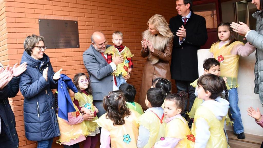 Un momento de la visita de José Luis Martínez Guijarro a San Lorenzo de la Parrilla.