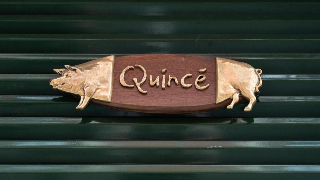 Logo de cerdito de Quincé.