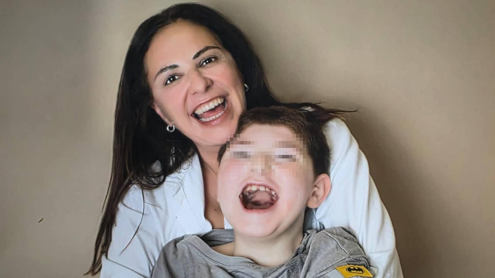 Ana María Páez y su hijo Adrián en una imagen cedida.