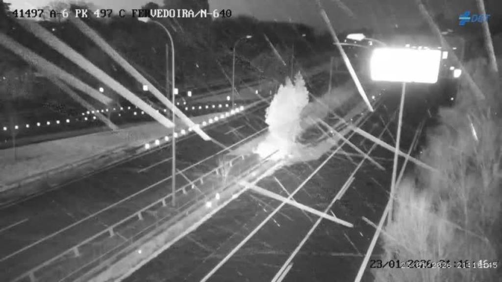 La A-6 a su paso por Fervedoira en Lugo este viernes durante la borrasca Ingrid.