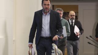 El ministro Óscar Puente, este viernes antes de iniciar su rueda de prensa con los presidentes de Renfe y Adif.