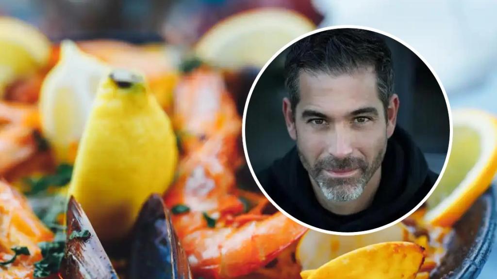 El nutricionista Pablo Ojeda junto con un plato muy arraigado en la cultura española.