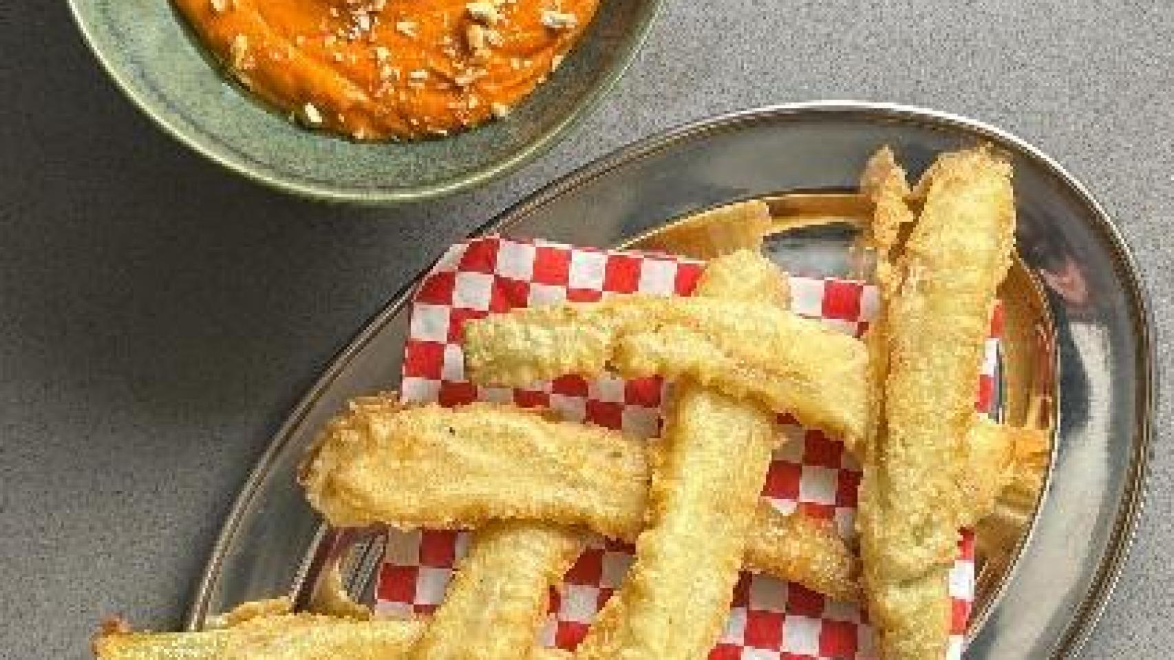 La receta que reinventa la calçotada: calçots en tempura para arrancar la temporada