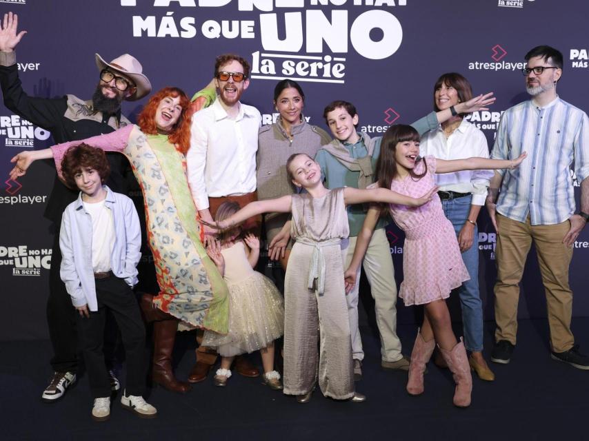 Elenco al completo de 'Padre no hay más que uno, la serie', en su presentación en Gran Canaria.