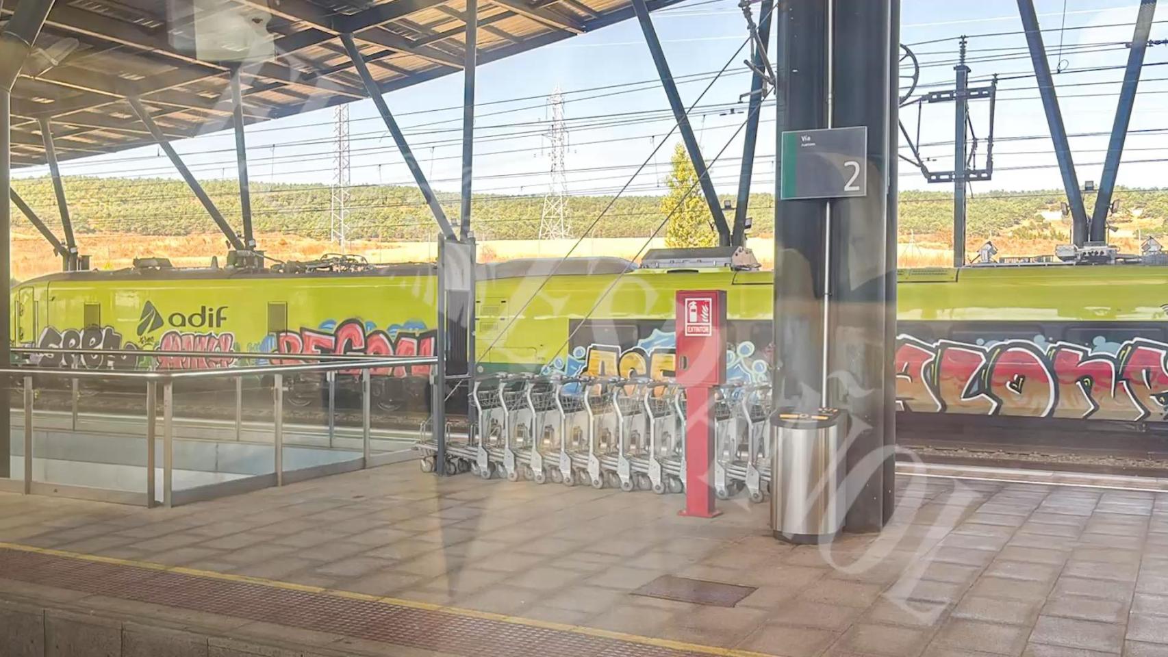 Puente confirma que 3 de los nuevos trenes auscultadores no están operativos pese a calificar de «bulo» la noticia de El Español Puente confirma que 3 de los nuevos trenes auscultadores no están operativos pese a calificar de «bulo» la noticia de El Español