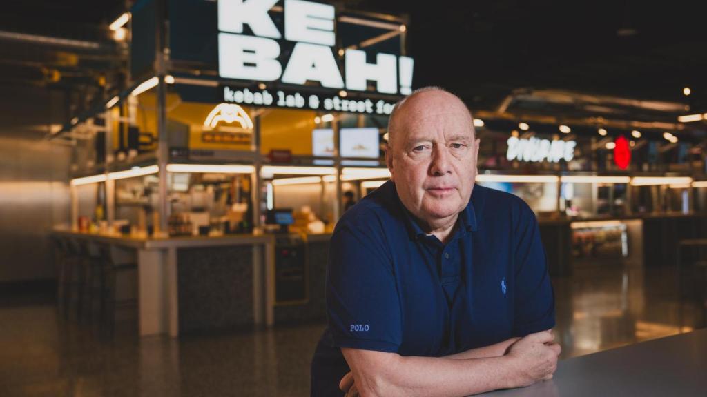 Manuel Robledo en su tienda de Kebah! Lab & Street Food del Bernabéu Market.