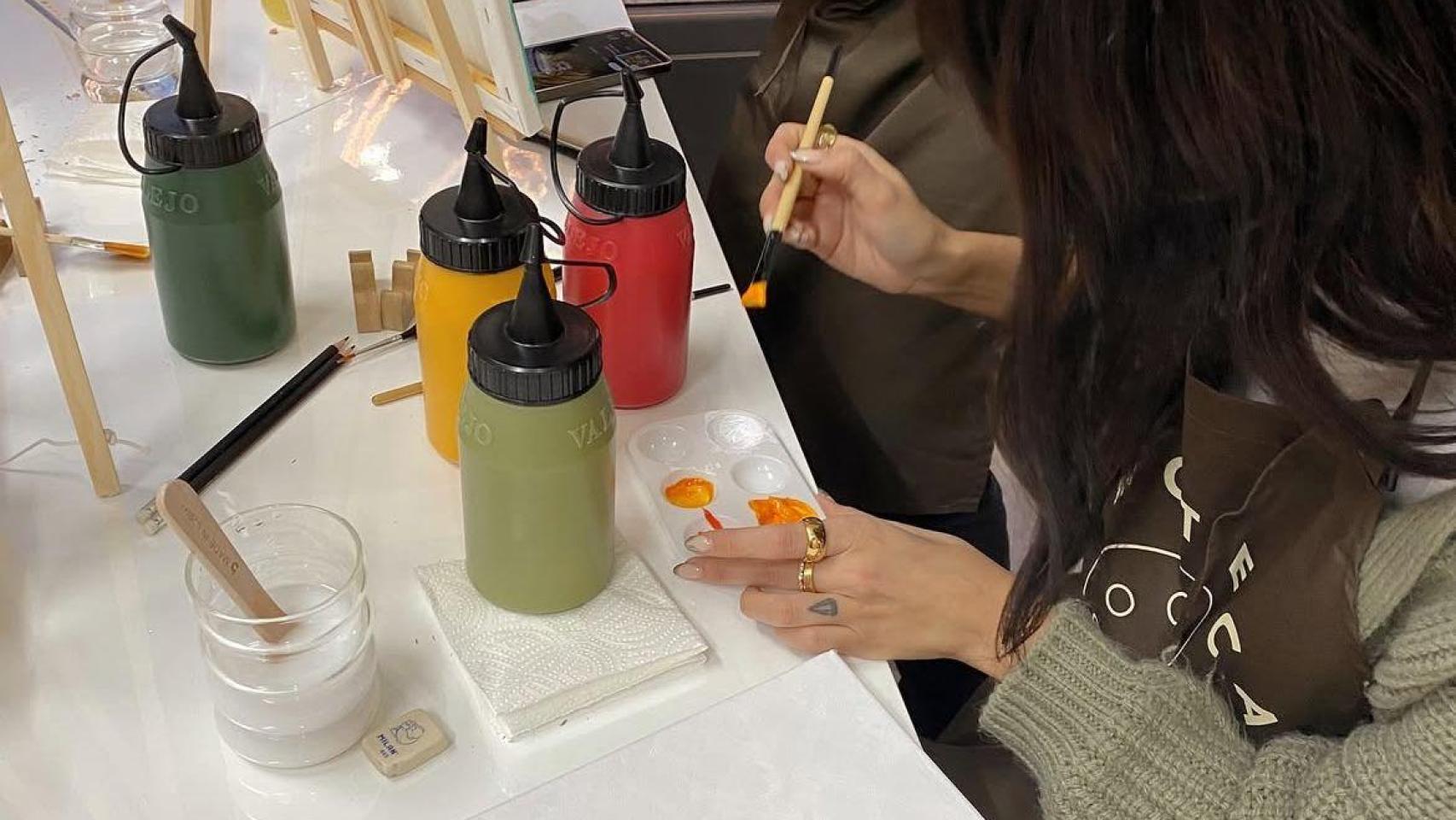 Quedar para pintar pintar cerámicas y cuadros: El nuevo ocio en Vigo.