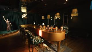 El nuevo local de moda de Valencia: Piano Bar Lupin promete noches memorables con karaoke y taller de cócteles