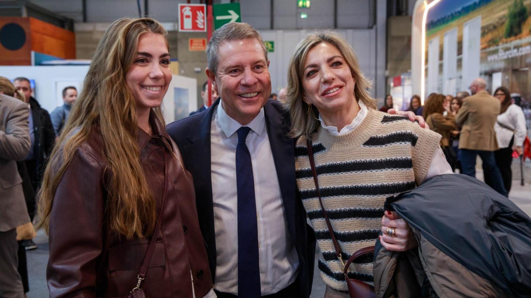 Page, uno de los políticos más reclamados en Fitur: un sinfín de selfis, saludos y charlas improvisadas