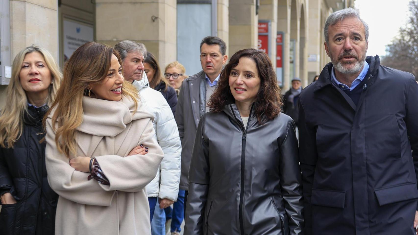 Isabel Días Ayuso junto a Jorge Azcón y Natalia Chueca este sábado en Zaragoza