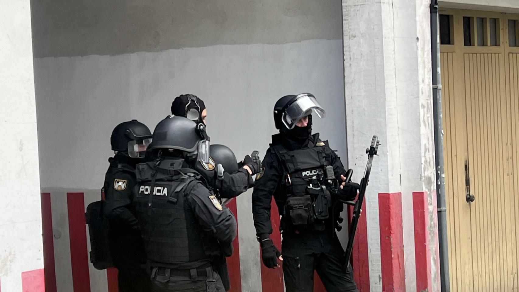 Efectivos de la Policia Nacional desplegados en la zona.