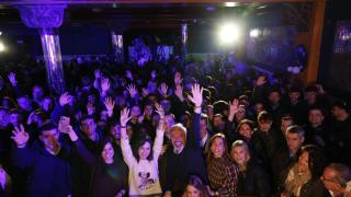 Isabel Díaz Ayuso y Jorge Azcón junto a un grupo de jóvenes en un encuentro este sábado