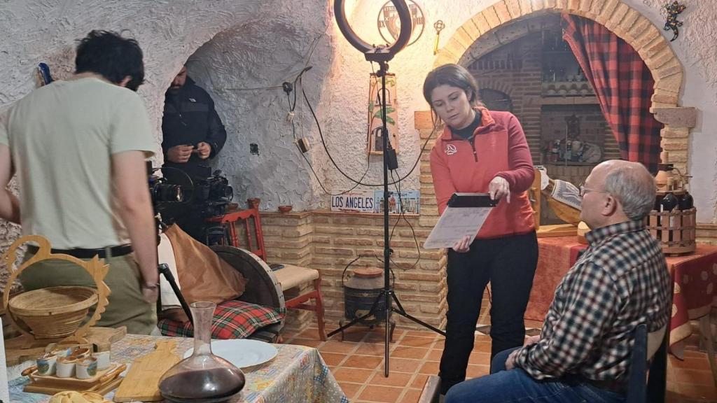 Momento de grabación del corto documental dentro de una de las bodegas de Tariego.