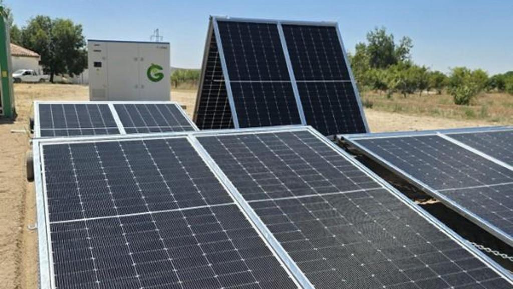 Full&fast soluciona la saturación de la red eléctrica mediante sistemas de acumulación de energía con baterías, facilitando la transición al vehículo eléctrico para clientes industriales.