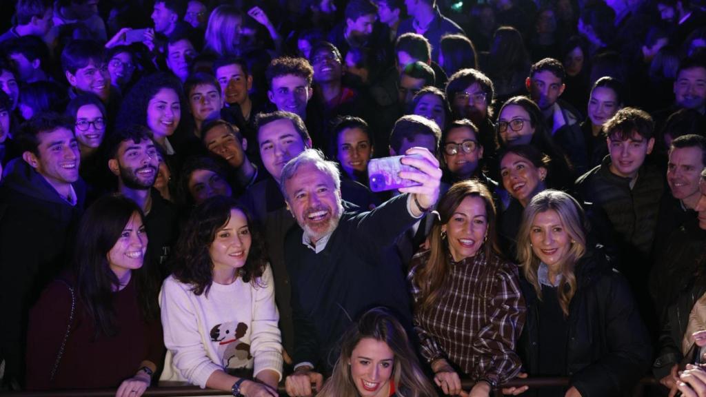 Encuentro con jóvenes en una discoteca con Isabel Díaz Ayuso y Jorge Azcón