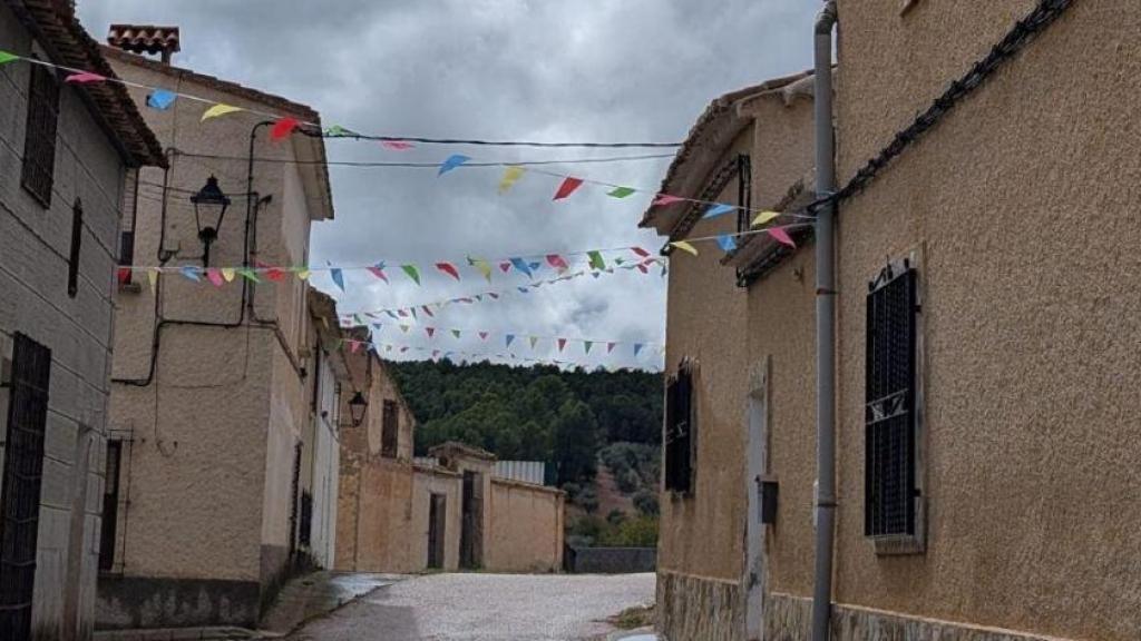 Montaje con imágenes de Moriscote (Albacete) y dos de sus vecinos.
