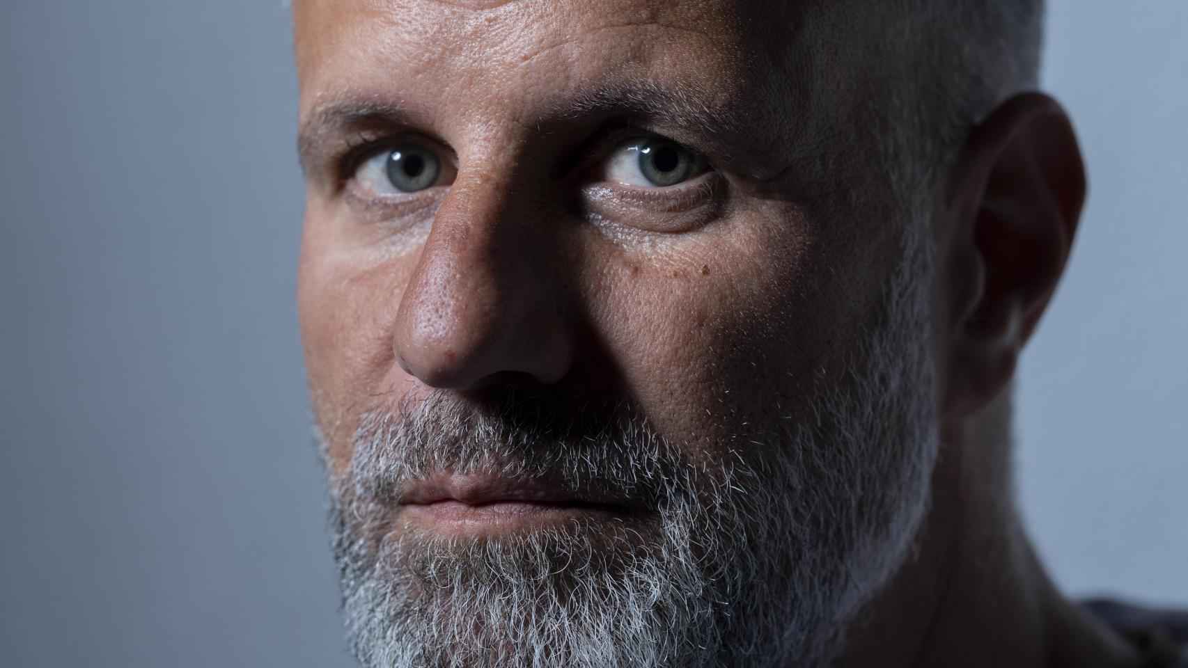 Emil Jonnson, de 46 años, recibe a EL ESPAÑOL en Benalmádena tan sólo un día después de haber sobrevivido al accidente fruto de la colisión de dos trenes en Adamuz.