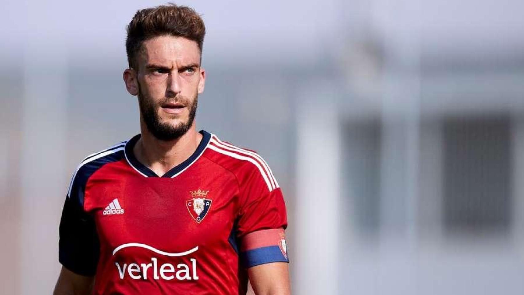 Roberto Torres, durante un partido con el Osasuna.