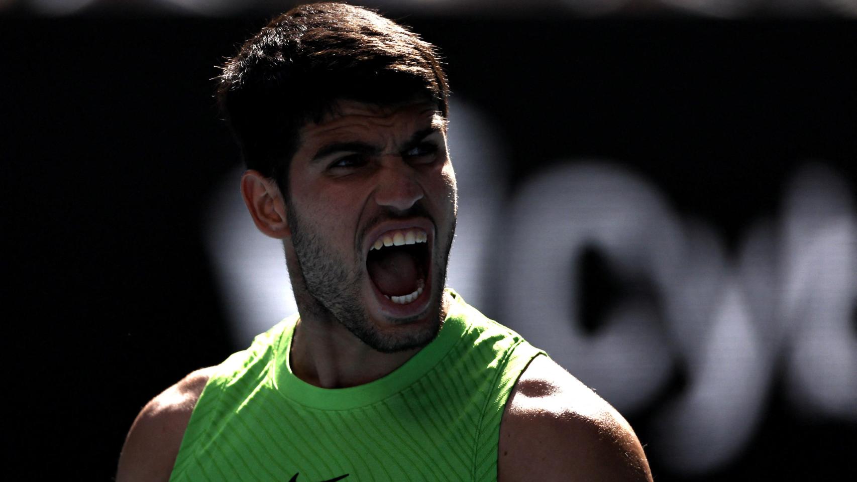 Carlos Alcaraz celebra su pase a los cuartos de final en Australia.