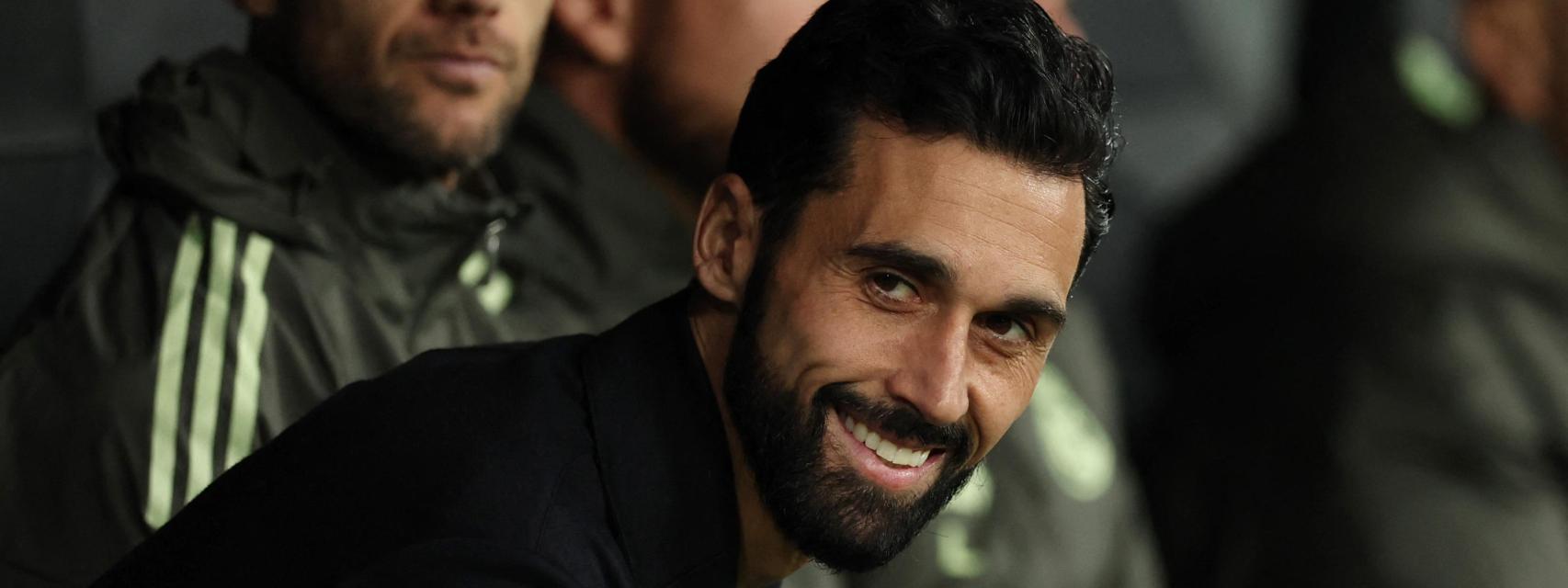Álvaro Arbeloa, en el banquillo del Santiago Bernabéu.