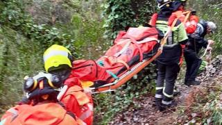 Momento del rescate de la senderista.